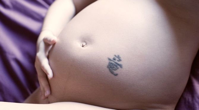 Fotografie (Tetovanie a pírsing v tehotenstve?)